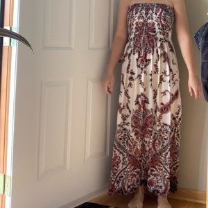 Patterned strapless maxi dress